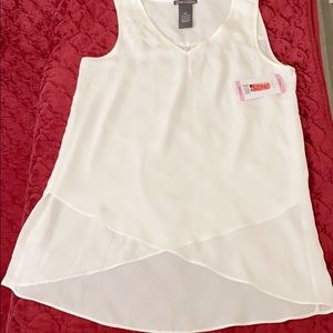 BNWT Chelsea & Theodore sleeveless high low tops